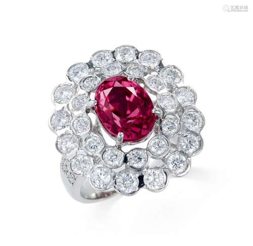 2.966克拉天然粉色尖晶石配1.60克拉钻石戒指
