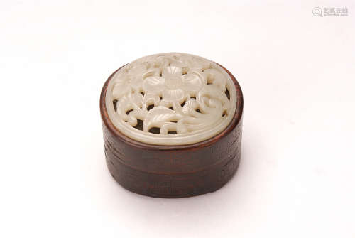 A Chinese Carved Jade Box