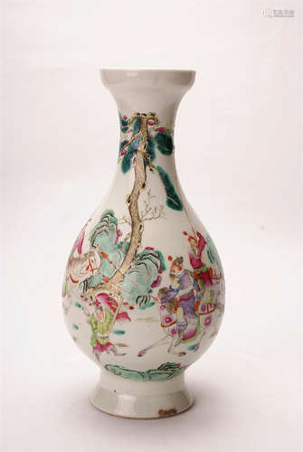 A Chinese Famille Rose Porcelain Vase 