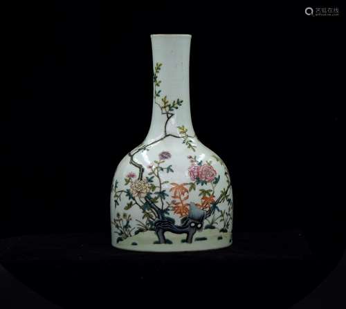 CHINESE FAMILLE ROSE MALLET SHAPED VASE