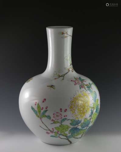 CHINESE FAMILLE ROSE GLOBULAR VASE