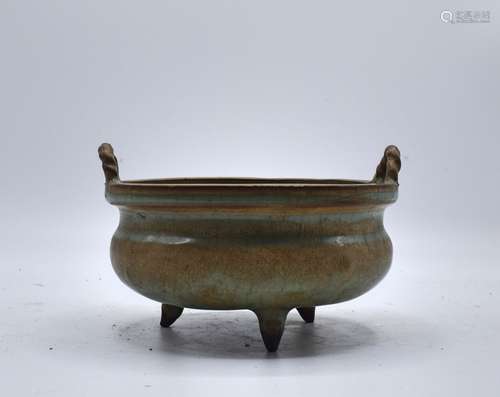 CHINESE YUAN PERIOD LONGQUAN CELADON TRIPOD CENSER