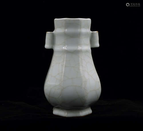 CHINESE GUAN TYPE HU FORM VASE