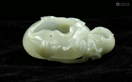 CHINESE HAND CARVED JADE BRUSH WASHER