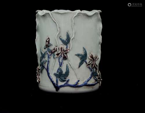 CHINESE PORCELAIN BRUSH POT