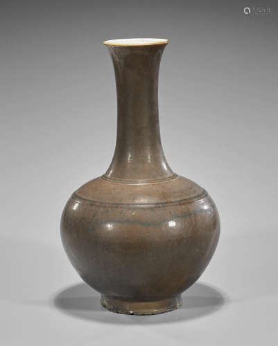 Qianlong-Style Porcelain Vase