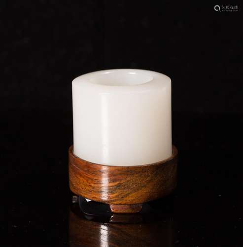 CHINESE WHITE JADE THUMB RING WITH STAND