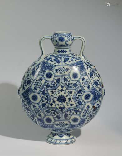 CHINESE BLUE AND WHITE MOON FLASK VASE