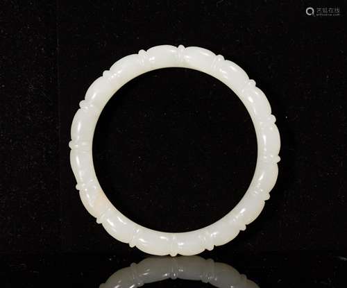 CHINESE WHITE JADE BANGLE