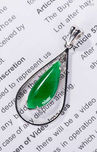 TEARDROP SHAPE JADEITE ON 18K GOLD PENDANT