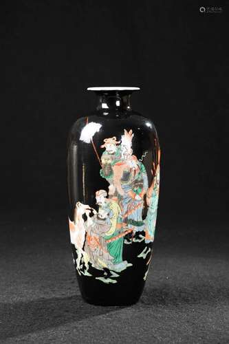 CHINESE FAMILLE NOIR WUCAI PORCELAIN VASE