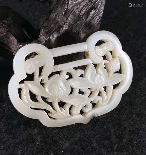 CHINESE WHITE JADE LOCK SHAPE PENDANT