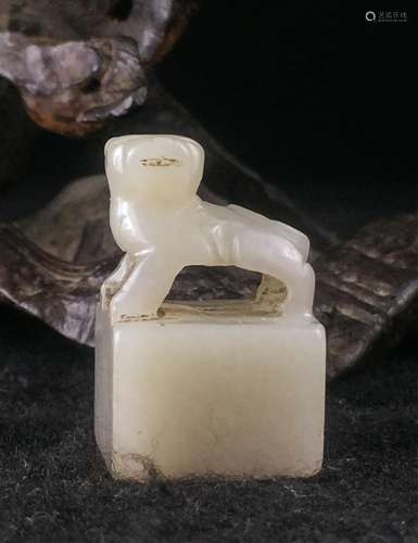 CHINESE JADE CARVED FOOLION SEAL