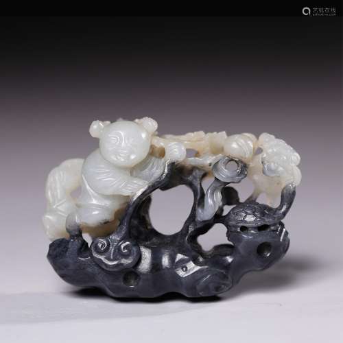 CHINESE BLACK AND WHITE JADE BOY PENDANT