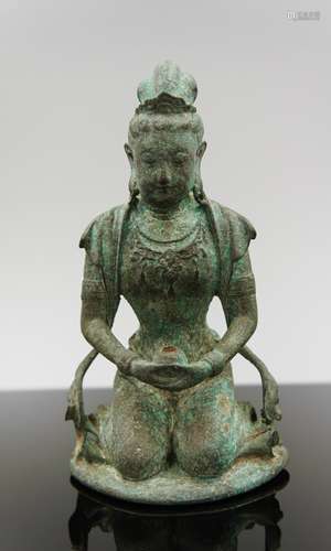 12TH CENTURY BRONZE STATUE OF KUANYIN