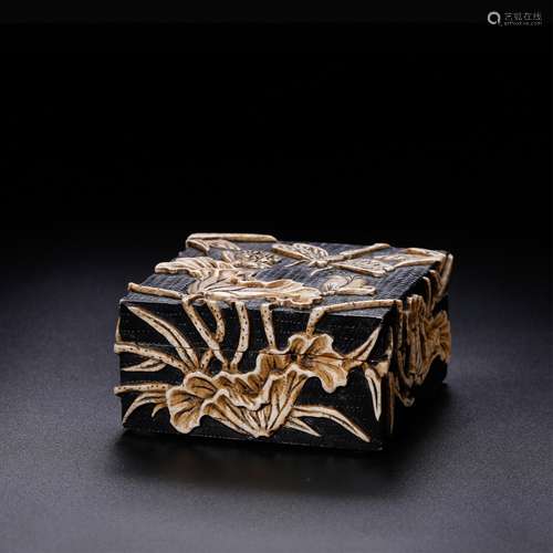 CHINESE SOAPSTONE COVER BOX