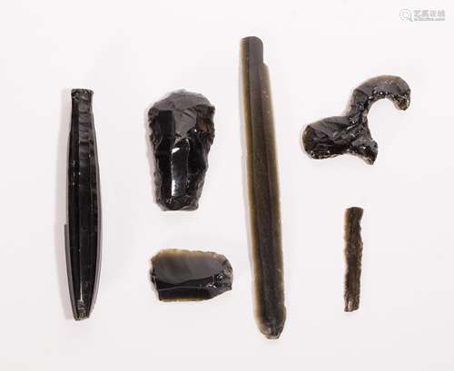 A NICE SET OF OBSIDIAN ARTIFACTS FROM TEOTIHUACAN