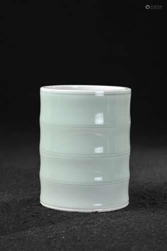 CHINESE CELADON GLAZED PORCELAIN BRUSH POT