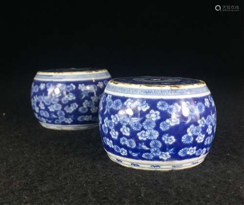 PAIR OF CHINESE BLUE AND WHITE PORCELAIN PAPER WEI