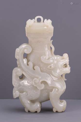 CHINESE WHITE JADE VASE IN BEAST SHAPE