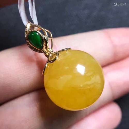 HONEY AMBER ON 18K GOLD PENDANT