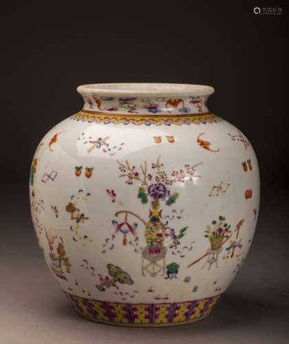 Fine Porcelain Vase, Marked as QianLong Period