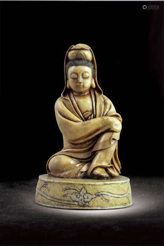 清·壽山石雕自在觀音坐像