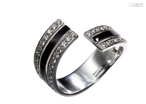 18K白金鑲鑽石琺瑯戒指