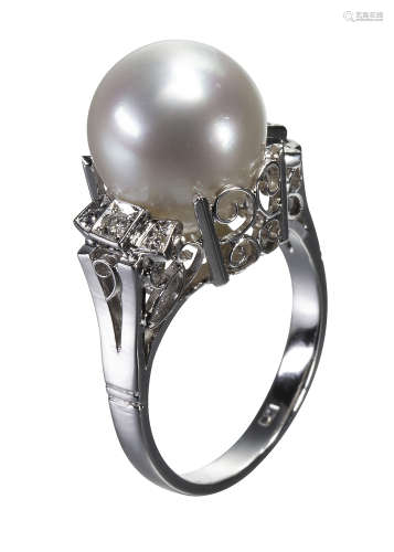 鉑金鑲鑽石南洋珍珠戒指