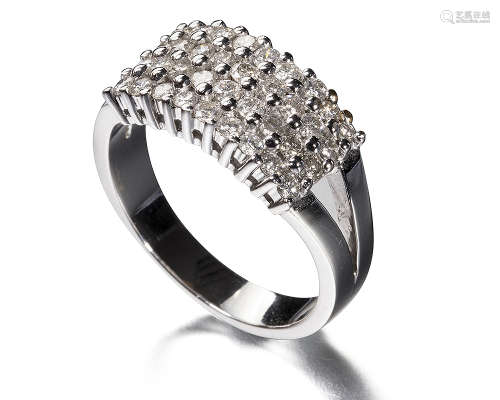 18K 白金鑲鑽石戒指