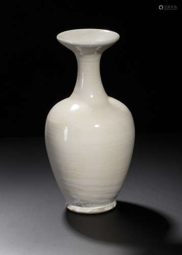 五代當陽峪窯白釉瓶 (永久保真 )