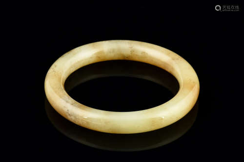 MYANMAR OLD MINE JADE ROUND BANGLE