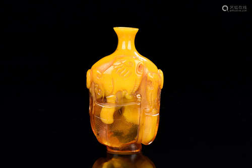 AMBER CARVED SNUFF BOTTLE