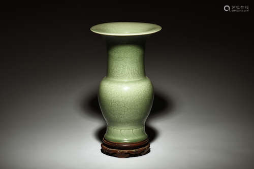 LONGQUAN WARE 'FLOWERS' VASE