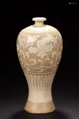 WHITE GLAZED AND CARVED 'FLOWERS' VASE, MEIPING