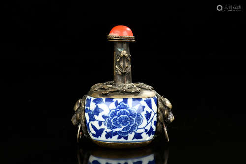 METAL ENCASED BLUE AND WHITE SNUFF BOTTLE