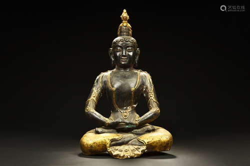 NEPAL GILT BRONZE SEATED BUDDHA