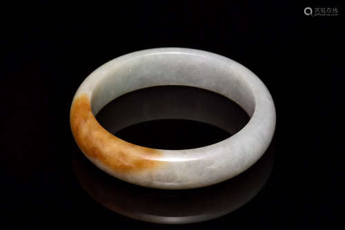 JADEITE BANGLE WITH CERTIFICATE