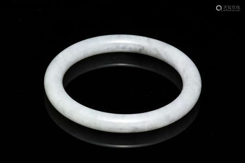 MYANMAR JADE ROUND BANGLE