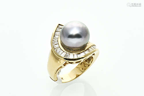 14K GOLD RING WITH BAGUETTE CUT DIAMONDS AND BLACK TAHITIAN PEARL