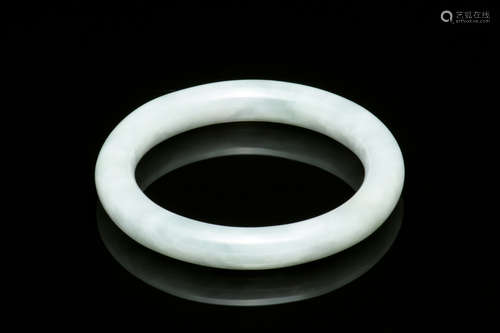 MYANMAR JADE ROUND BANGLE