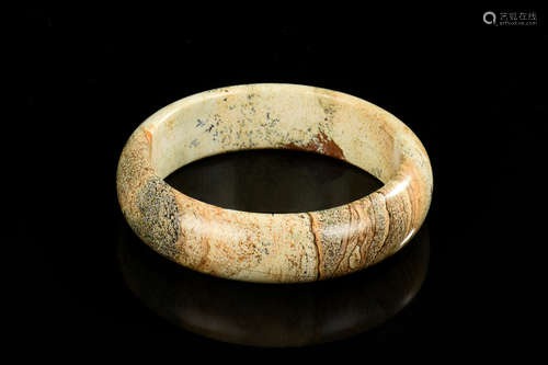 JADE BANGLE WITH WOODEN PATTERNS