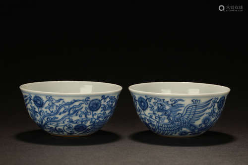 PAIR OF BLUE AND WHITE 'PHOENIX' CUPS