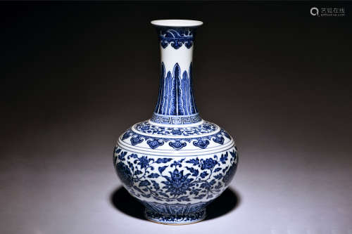 BLUE AND WHITE 'FLOWERS' BOTTLE VASE