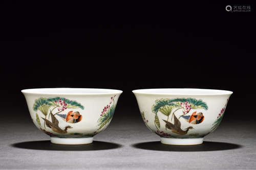 PAIR OF FAMILLE ROSE 'MANDARIN DUCKS' BOWLS