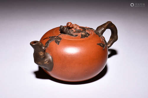 YIXING ZISHA 'SHEPHERD' TEAPOT