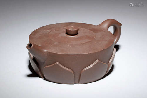 YIXING ZISHA 'LOTUS PETALS' TEAPOT