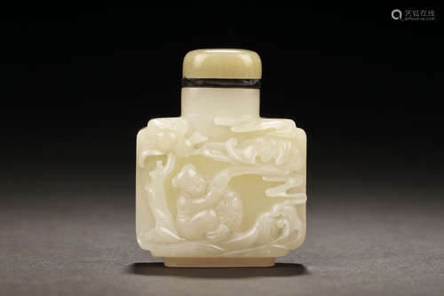 WHITE JADE CARVED 'CHILD' SNUFF BOTTLE