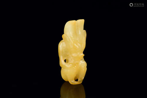 YELLOW JADE CARVED 'SUN GOD' ORNAMENT