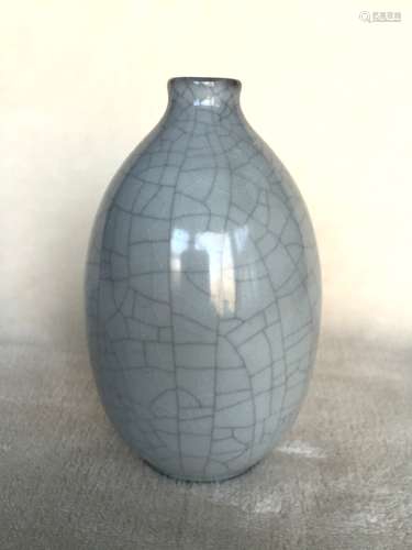 Chinese Ge Ware Porcelain Vase.